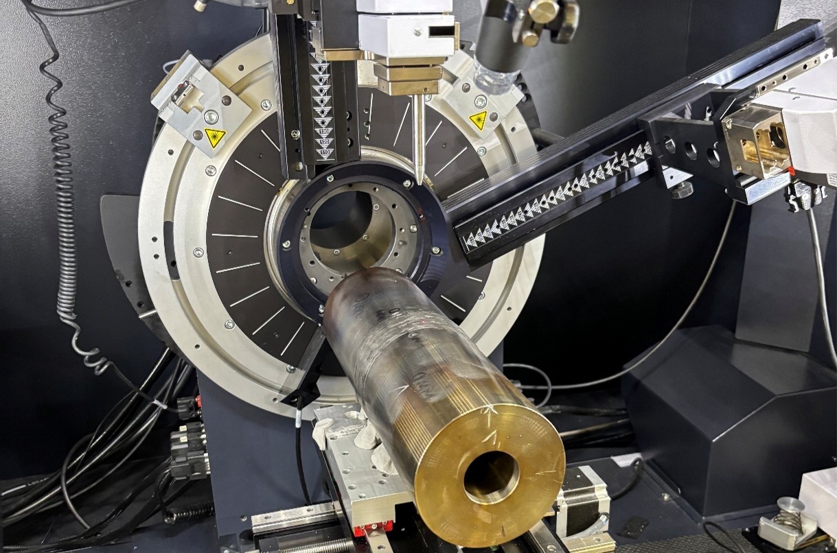 R&ouml;ntgendiffraktometer (XRD) an einem geschwei&szlig;ten Hydraulikzylinder